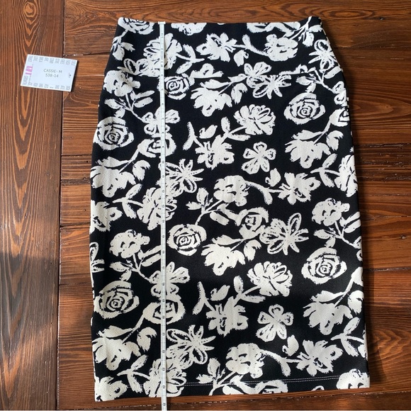 NWT LuLaRoe Cassie Midi Skirt - Picture 4 of 9